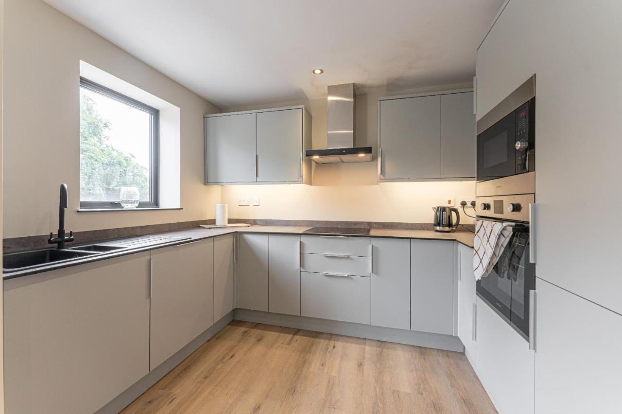 דרבי Stylish 1 Bedroom Apartments Free Parking Good Location מראה חיצוני תמונה